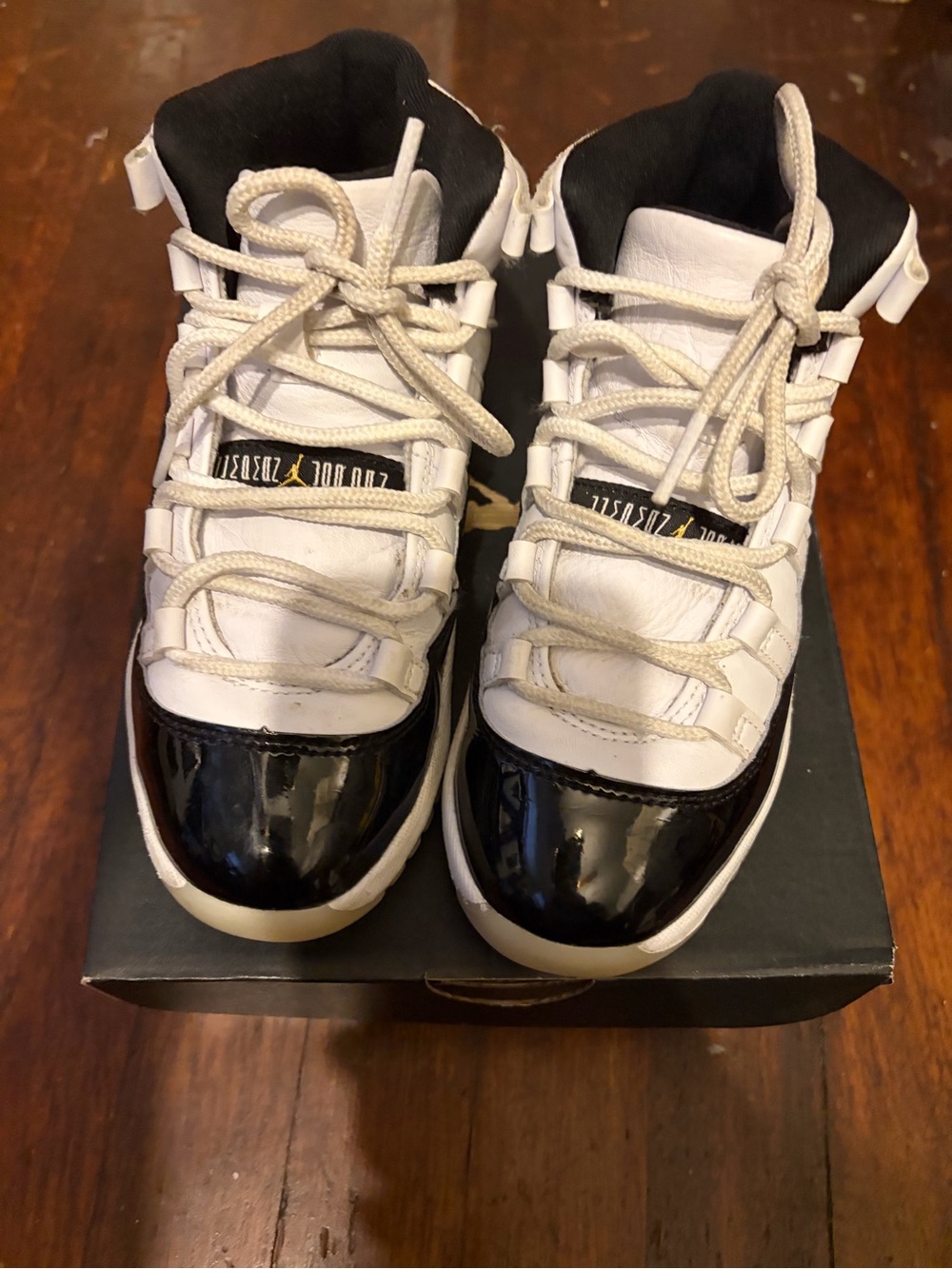 Jordan 11 Retro (PS) white  metallic color black/white/ gold size 1y